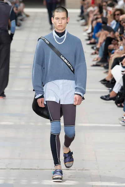Look 14